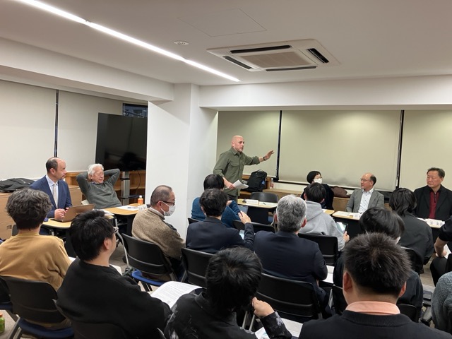 ケニー ジェスロ専任講師の近況報告