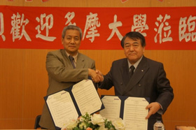 協定校締結の調印式