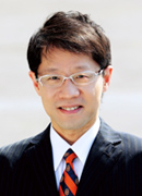 趙 佑鎭　多摩大学教授