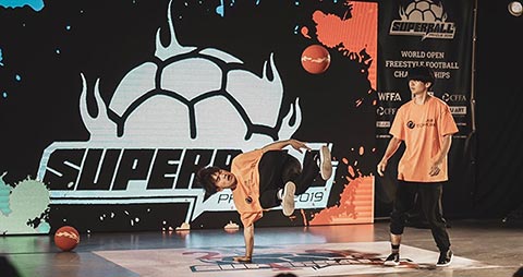 Superball 2019での演技(左:村井、右:天笠)