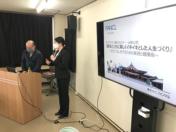 ファンケル大学研修部 ビューティグループ所属 三輪 敦子講師（右）