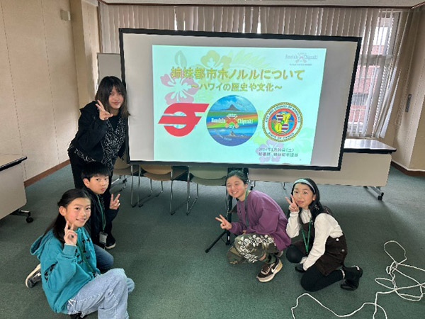 2024年3月にハワイ、ホノルル市に派遣される小学生とアシスタントの大高さん