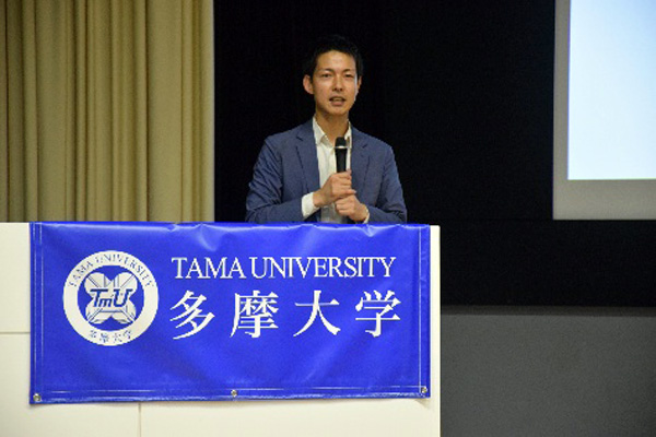 樋笠尭⼠(多摩大学 准教授)による開会あいさつ