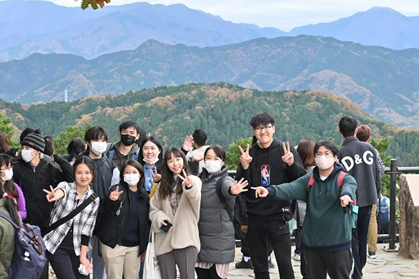 高尾山の頂上にて