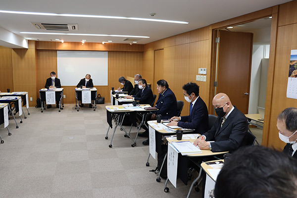 本学の⽅針を説明する寺島学⻑