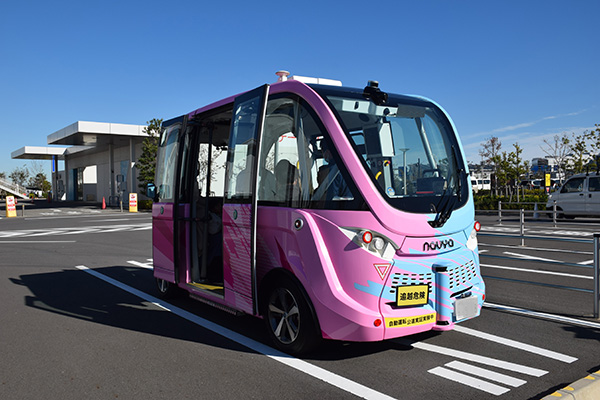 自動運転バス