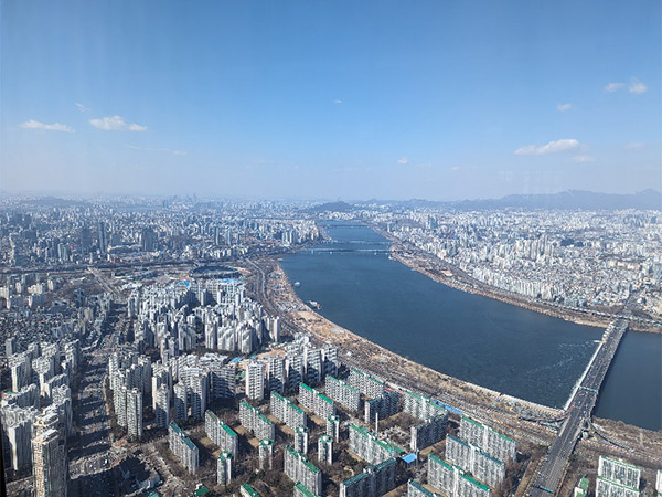 LOTTEスカイタワーから見た漢江（ハンガン）とその周辺（江南・江北）