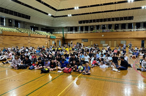 賑わいを見せるお楽しみ抽選会（シンコースポーツさむかわ体育館）