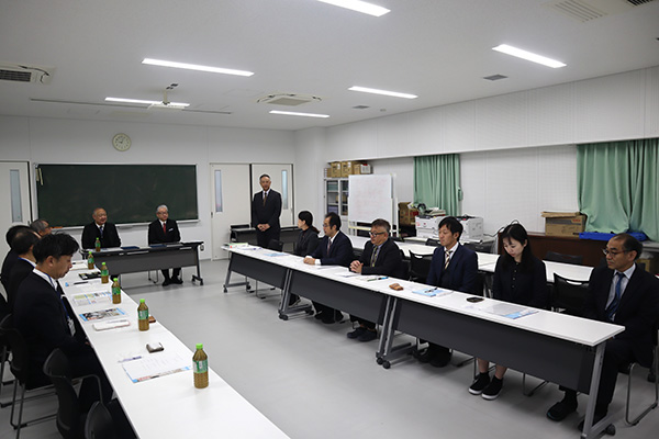 協定締結式の様子