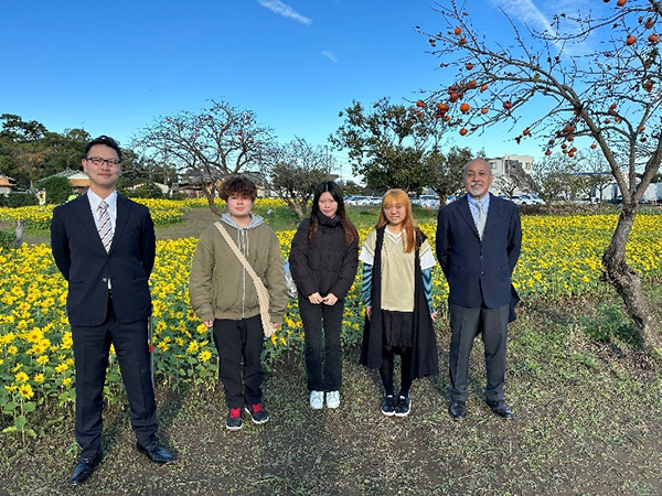 （左から）矢作さん、中澤さん、リ・アンキさん、武井さん、安田特任教授