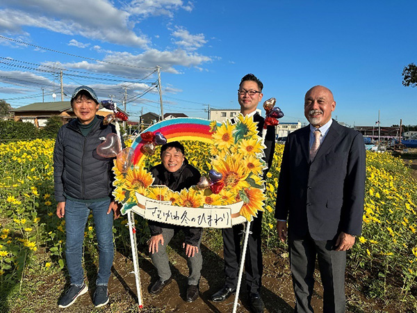 （左から）DJ・HAGGYさん、水野職員、矢作さん、安田特任教授