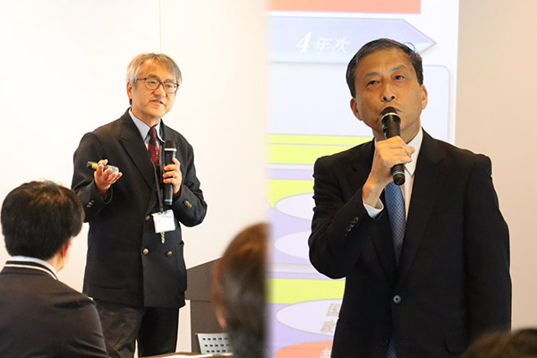 経営情報学部 小林学部長(写真左)とグローバルスタディーズ学部 新美学部長 (写真右）