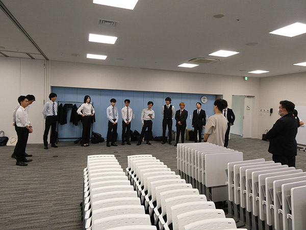 朝のミーティング