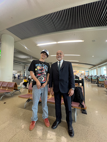 (左)卒業生-長澤大輝さん(右)安田震一特任教授