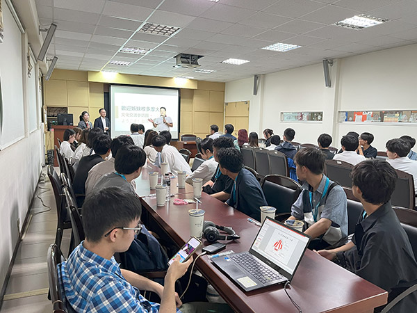 提携校真理大学との交流会