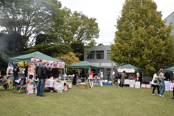 SGS Festa①:屋外にはたくさんの屋台が出店