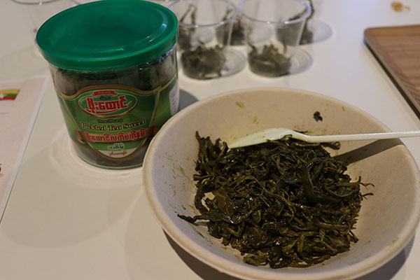 発酵させた茶葉のサラダ「ラペットゥ」