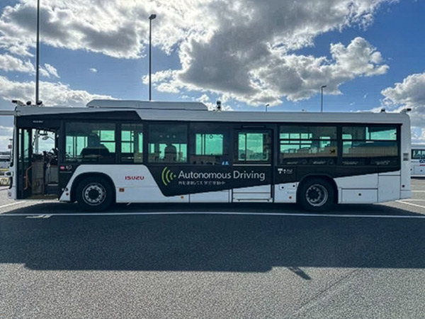 多摩市での大型自動運転バスの実証運行
