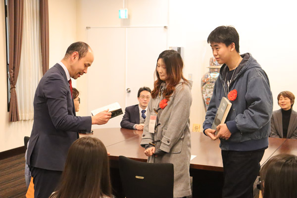 水盛准教授から留学生へ贈ることば