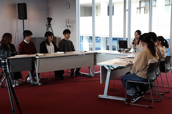 司会は、防犯アドバイザーの京師美佳氏