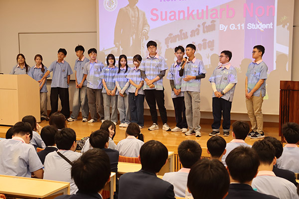 タイのS.K.N.校生徒が英語で発表