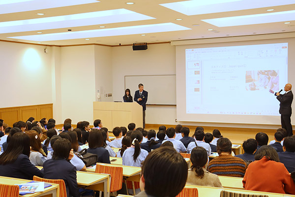 聖中高生によるクイズ形式の発表