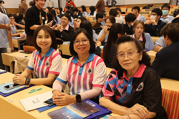 タイのS.K.N.校の先生方