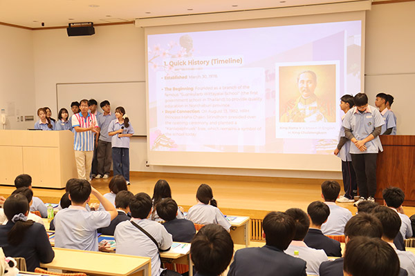 本学卒業生S.K.N.校の安田健太先生による通訳