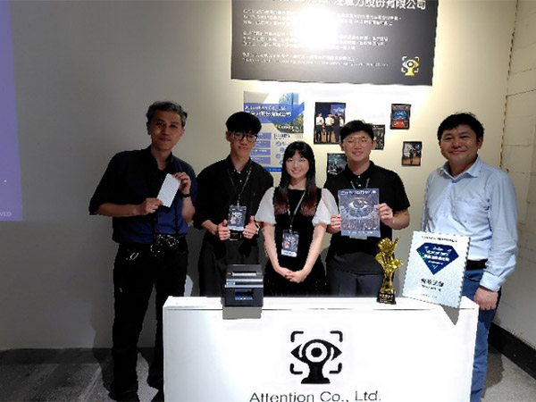 卒業制作展にて「アート×最先端技術」の融合に触れました