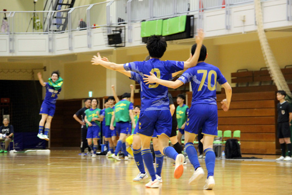 優勝が決まった喜びの瞬間