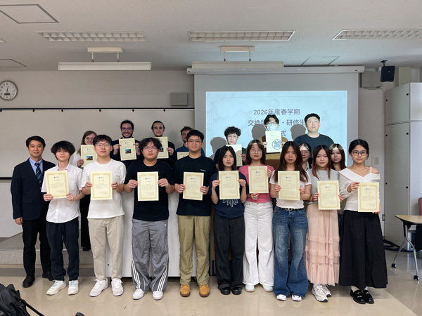 修了生全員で記念撮影