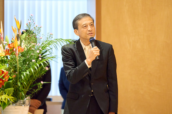 新美学部長による式辞